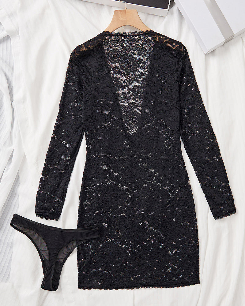 Selene™ | Robe de nuit avec décolleté en V profond et accent chaîne