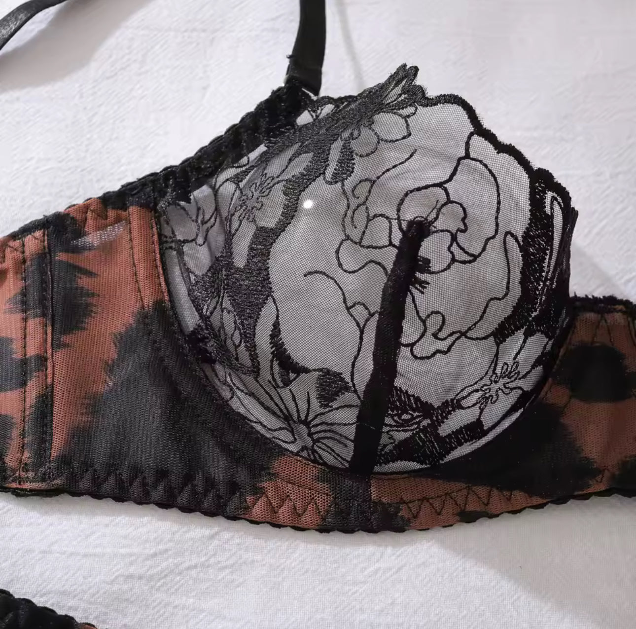 Allegra™ | Ensemble Lingerie Leopard Allure (5 pièces)